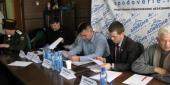 ���� � ����� ������� �� ������ ����������. ��� �������. ����� ����: http://www.svgolos.ru/images/stories/DOVERIE/Raznoe/press-konferencija04.jpg
