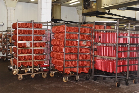 За сутки производится порядка 70 тонн колбасы